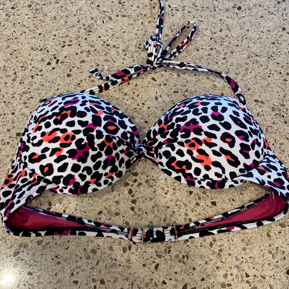 Xhilaration swim top, like new size large